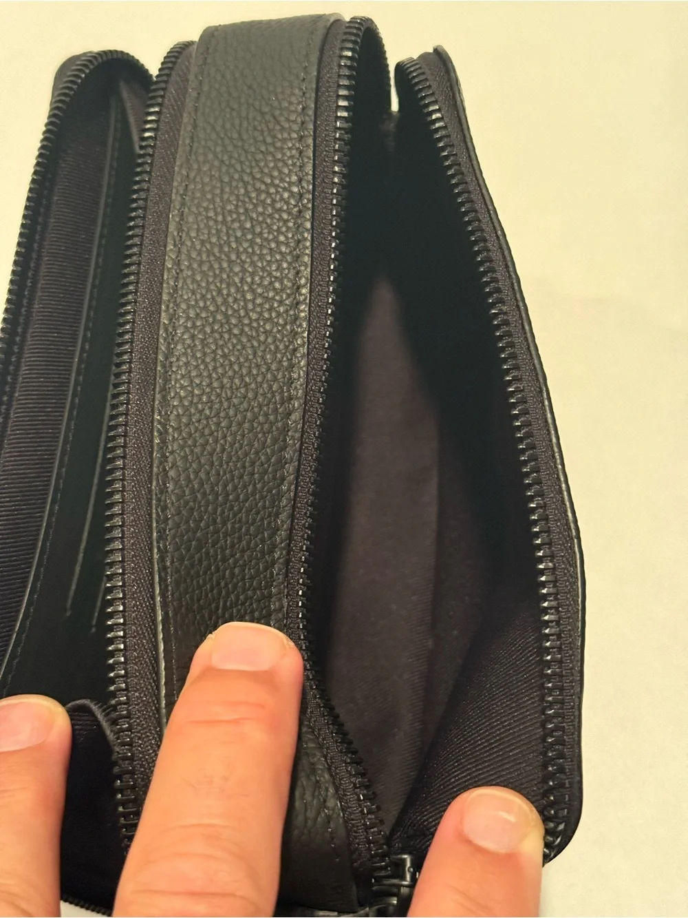 Louis Vuitton Black Men's Leather wearable wallet Aerogram